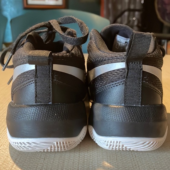 Nike basketball shoes size 4.5 youth - Picture 8 of 8
